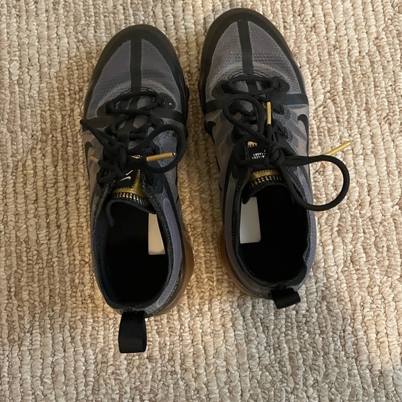 Nike Gold and Black Vapor Max - Picture 4 of 6